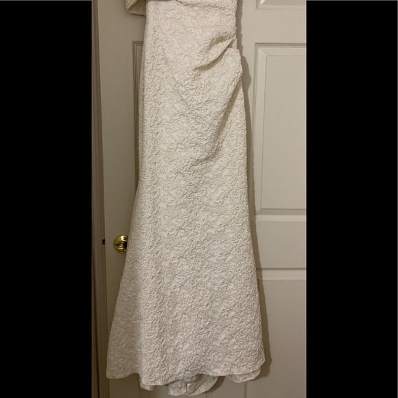 Off the shoulder cream gown - Picture 2 of 7